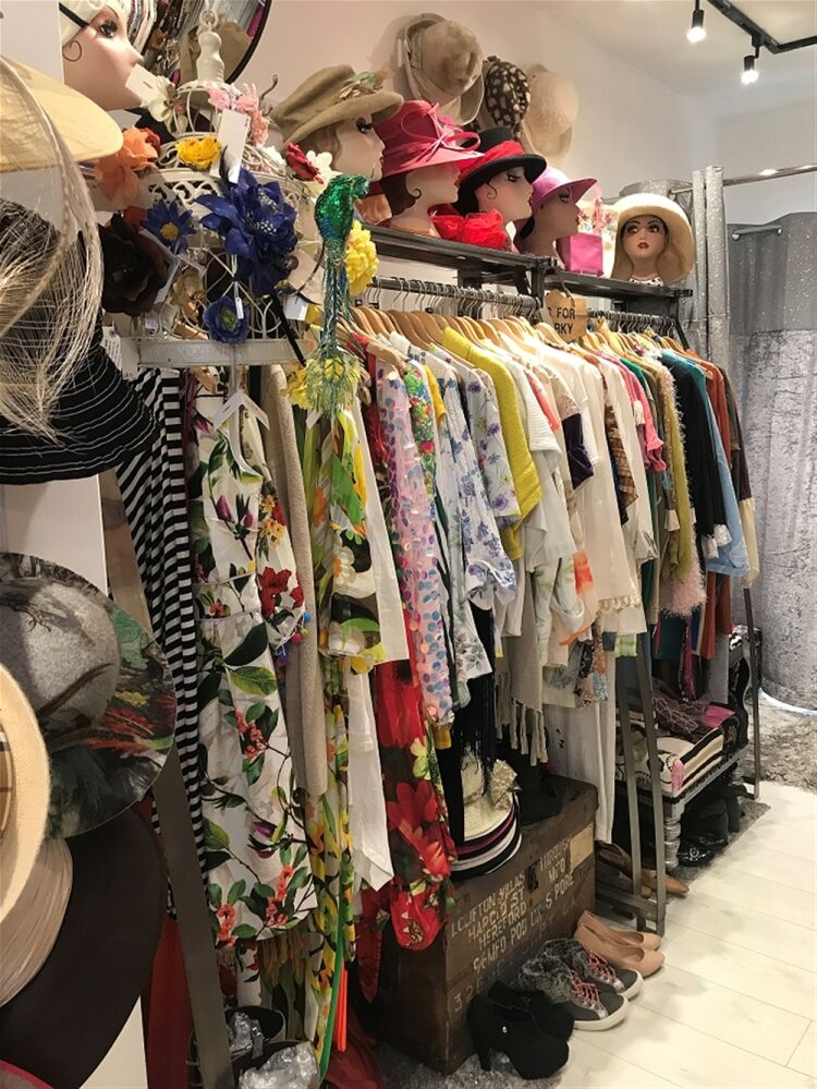 TOWN CENTRE LADIES DESIGNER FASHIONS & ACCESSORIES EMPORIUM IN NORTH CORNWALL Photo 10