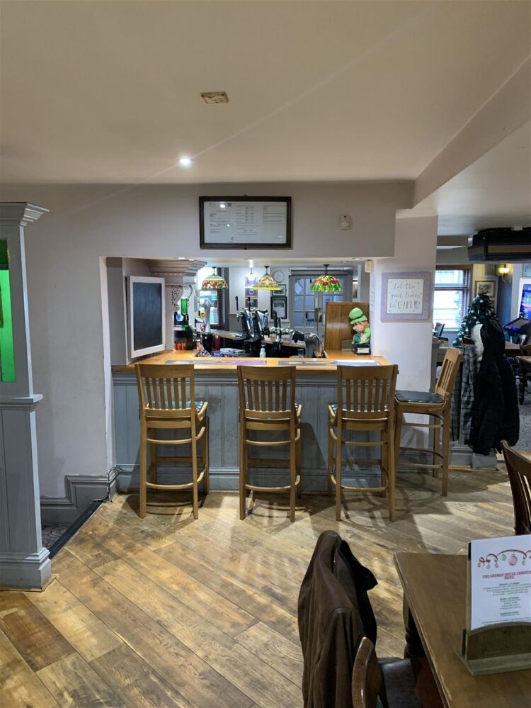 IMPRESSIVE PUBLIC HOUSE/RESTAURANT & HOTEL IN CHATTERIS TOWN CENTRE