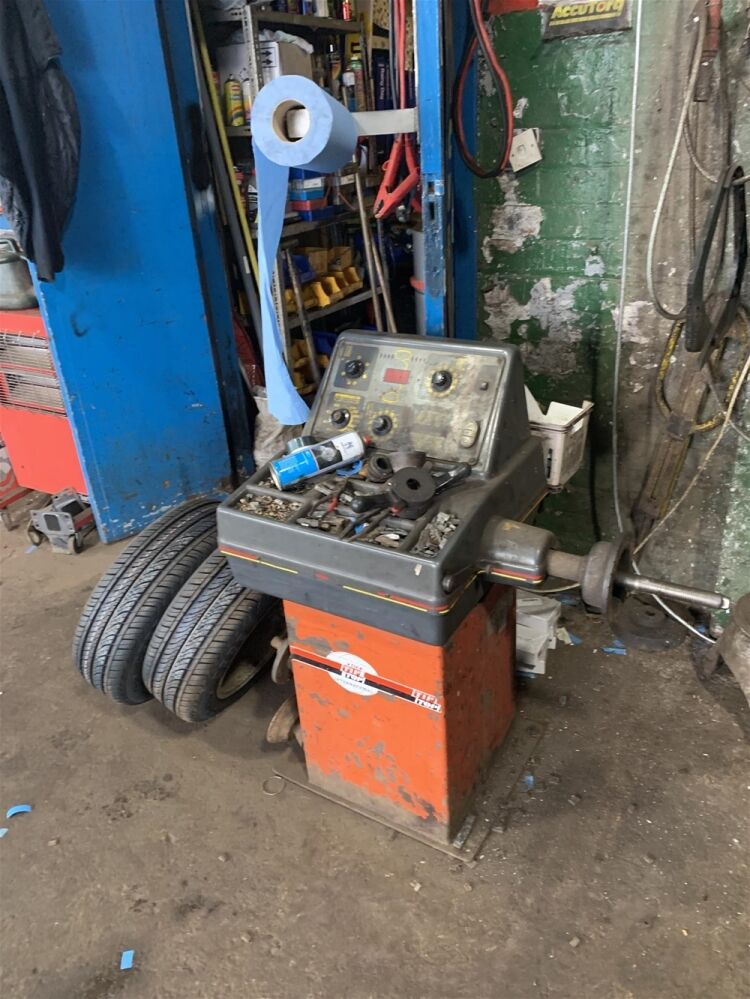MOT TESTING & TYRE CENTRE IN BUCKHAVEN/FIFE