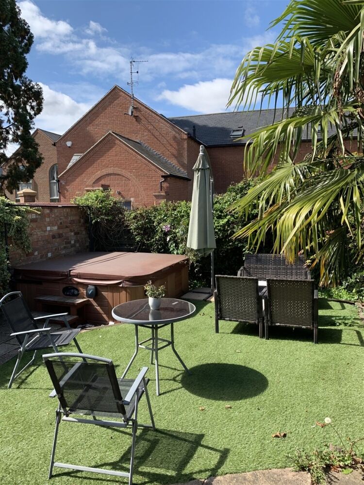 STUNNING FREEHOLD BED & BREAKFAST GUEST HOUSE IN STRATFORD UPON AVON Photo 10