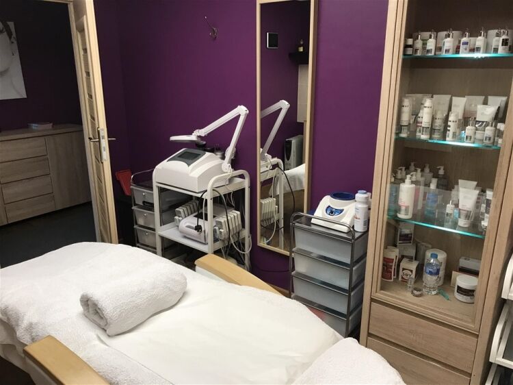LASER BEAUTY & AESTHETICS STUDIO IN SOUTHAMPTON SUBURB
