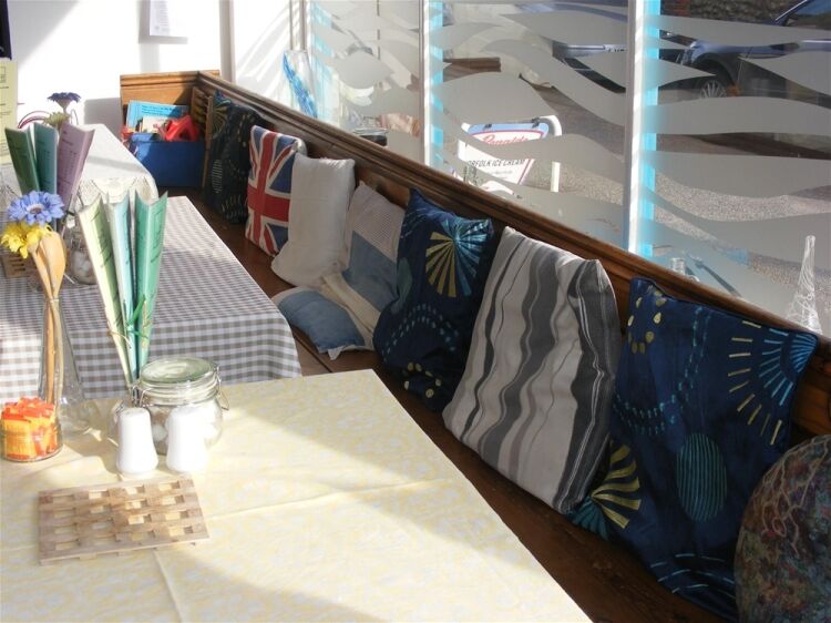 FREEHOLD SEASIDE COFFEE SHOP & DAYTIME RESTAURANT WITH SPACIOUS APARTMENT ON THE NORFOLK COAST