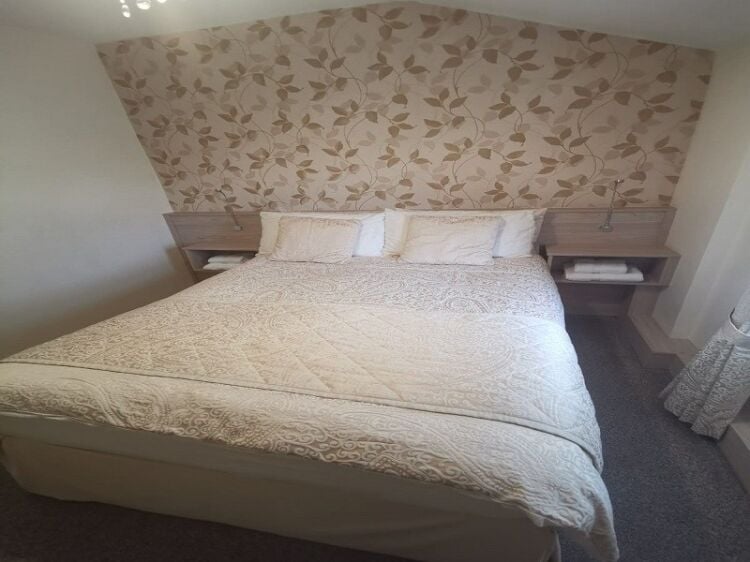 Well established licenced hotel for sale. Photo 10