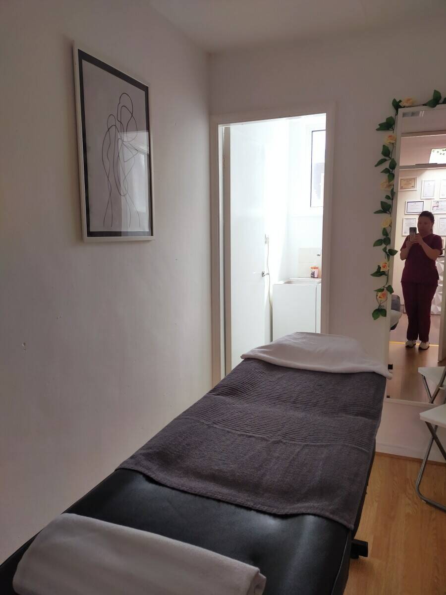 Outstanding Beauty Salon to sell Est. 2008 fully operational with expansion potential