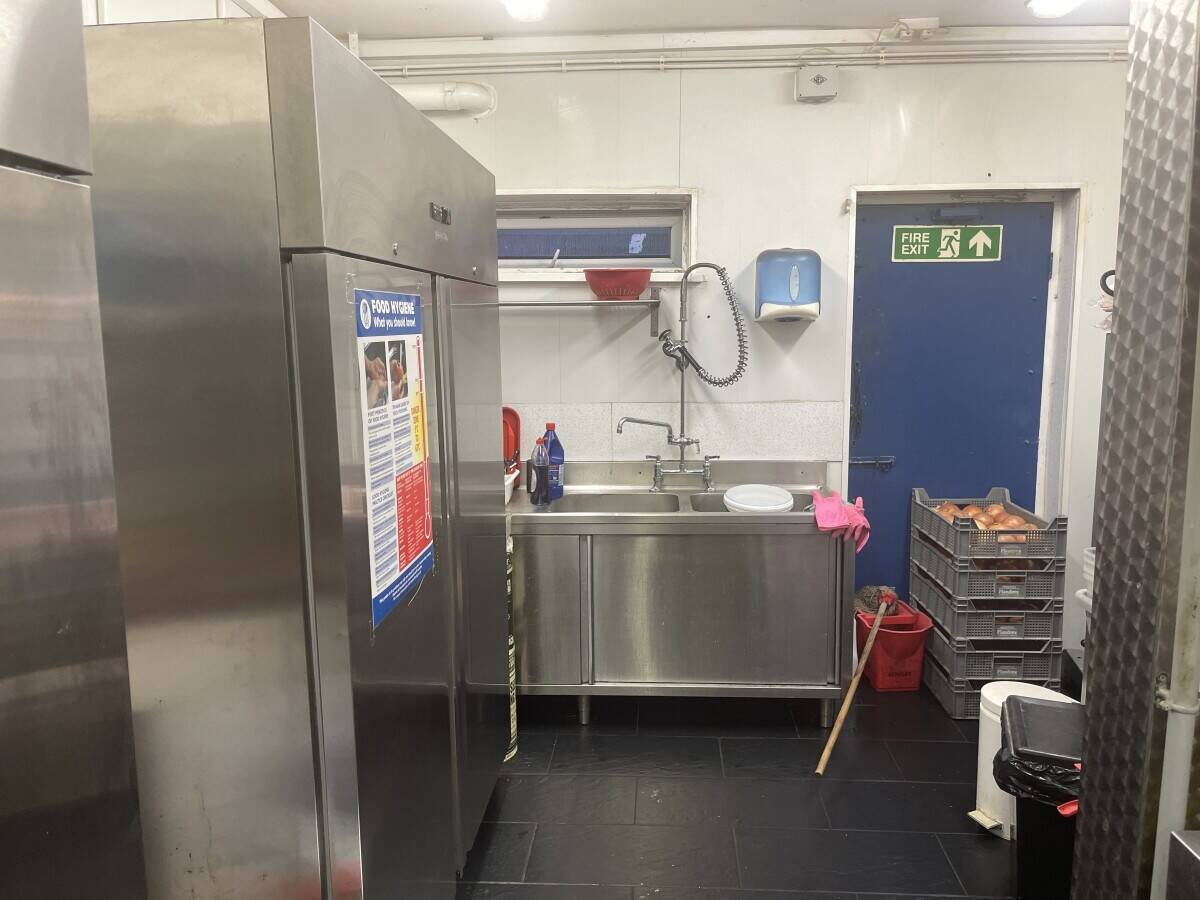Pizza shop Takeaway with sitting area  for sale leasehold