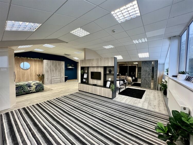 Retail For Sale in Leeds Photo 10