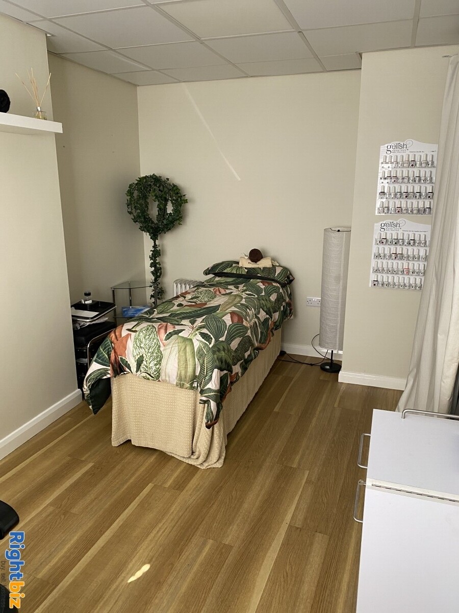 Leasehold Beauty and Tanning Salon for Sale Photo 10