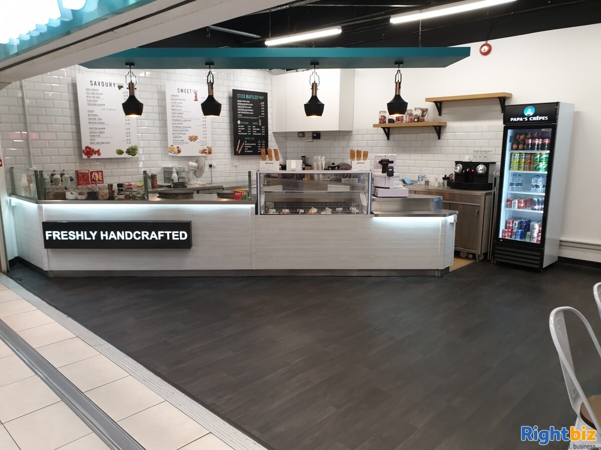 Beautiful Crepe / Waffle unit in a food court. Photo 8