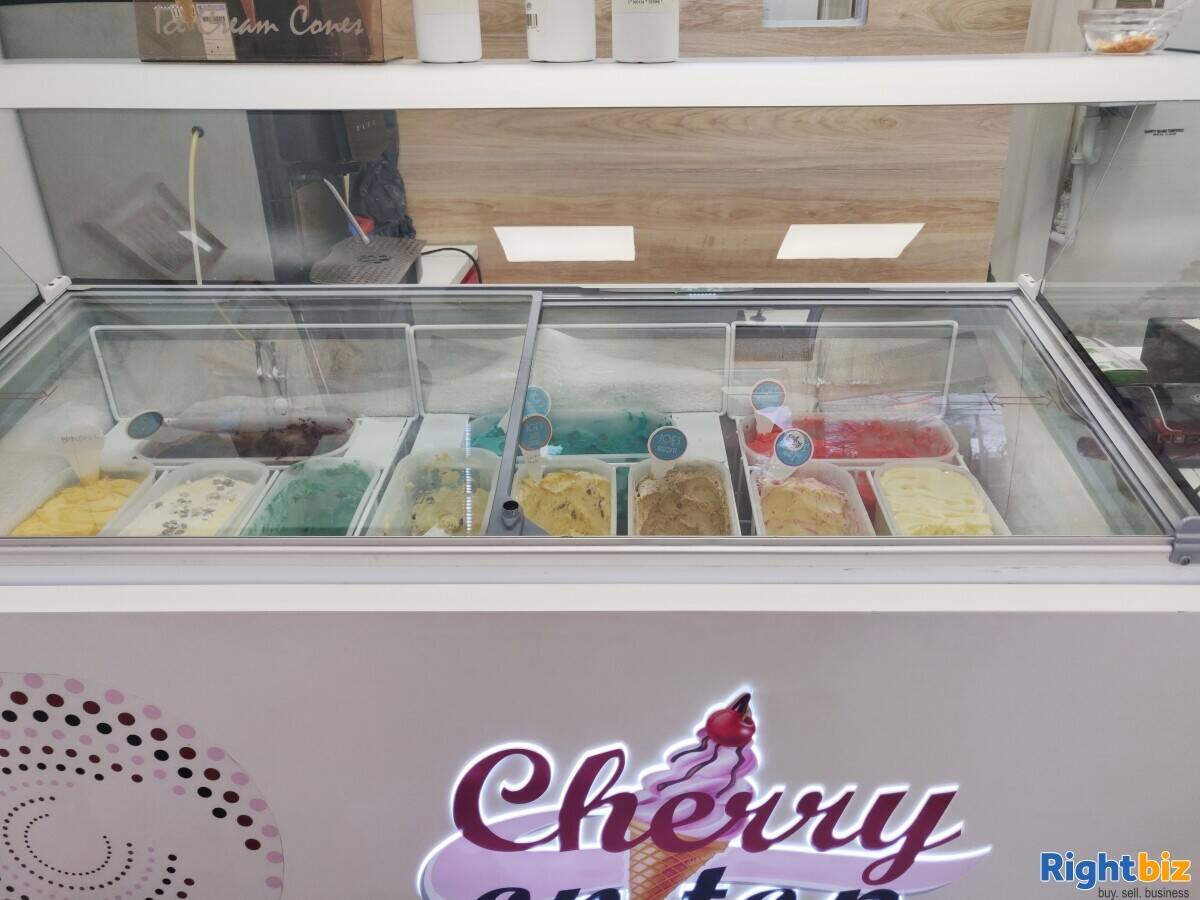 Desserts / bubble tea  shop/ cafe for sale in Cwmbran shopping centre south wales Photo 10