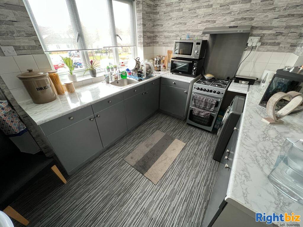 Leasehold Barber shop for sale with 2 bed flat Photo 10