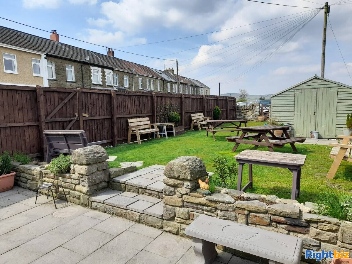 PONTYPRIDD - CHARMING VILLAGE PUB WITH OUTSTANDING VIEWS OF SURROUNDING VALLEYS