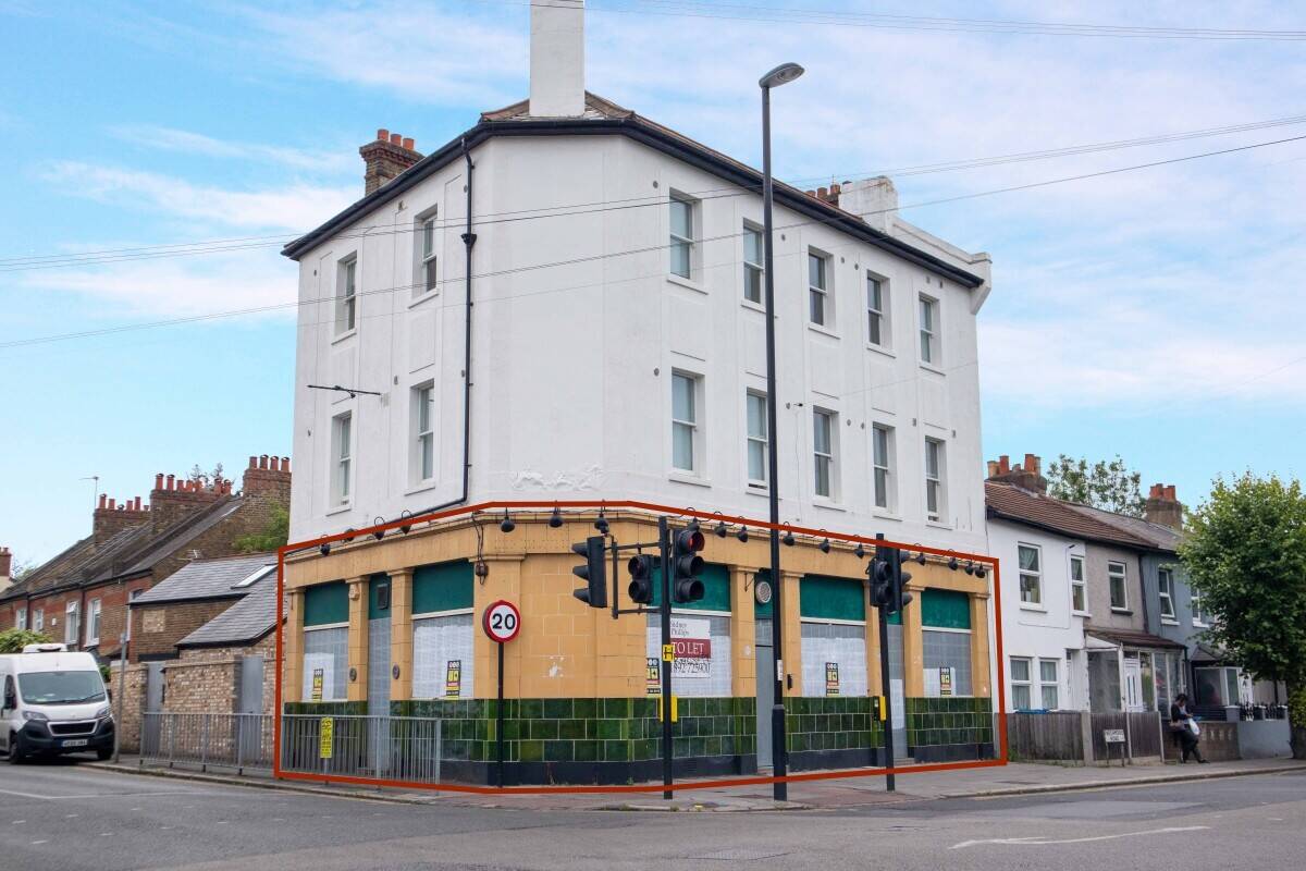 LONDON - GROUND FLOOR LOCK-UP PUB