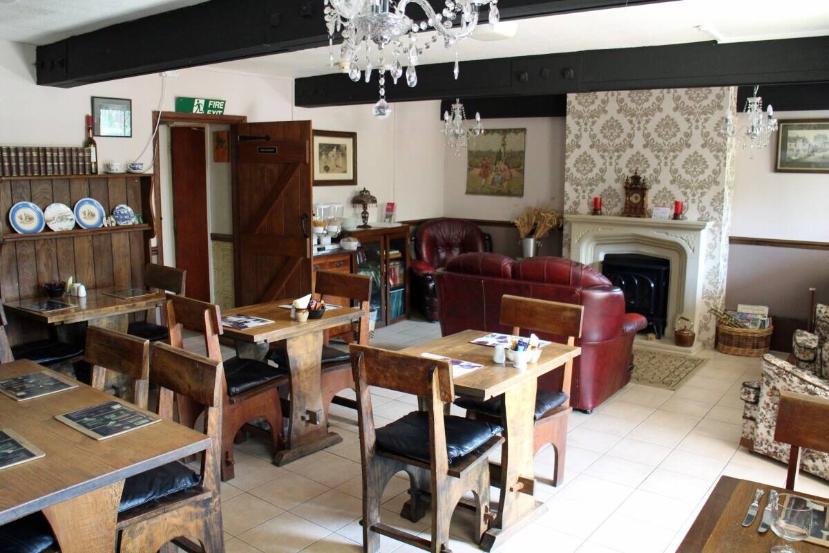 POWYS - 16TH CENTURY MAIN ROAD COUNTRY INN Photo 10