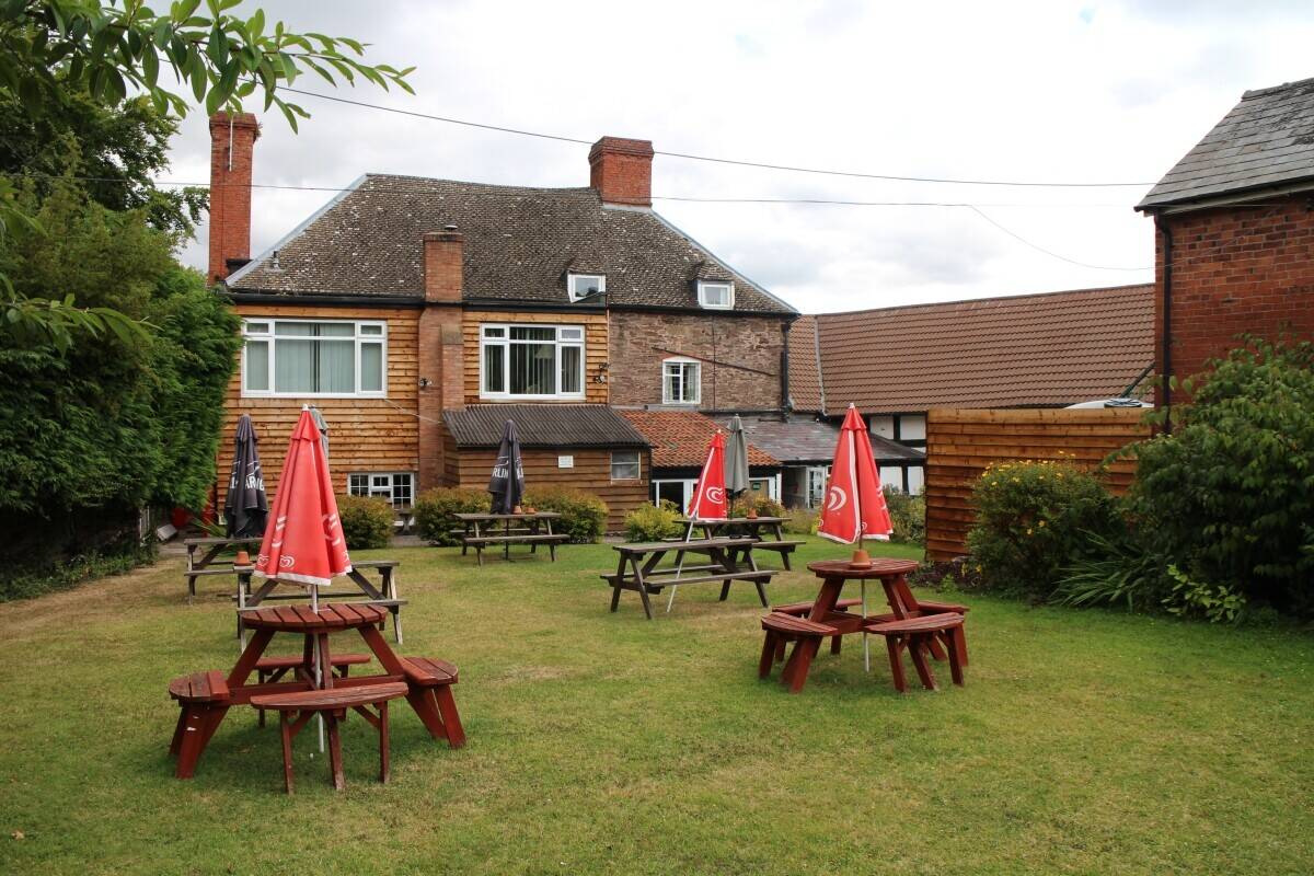 HEREFORDSHIRE ICONIC FISHERMAN'S HOTEL/INN