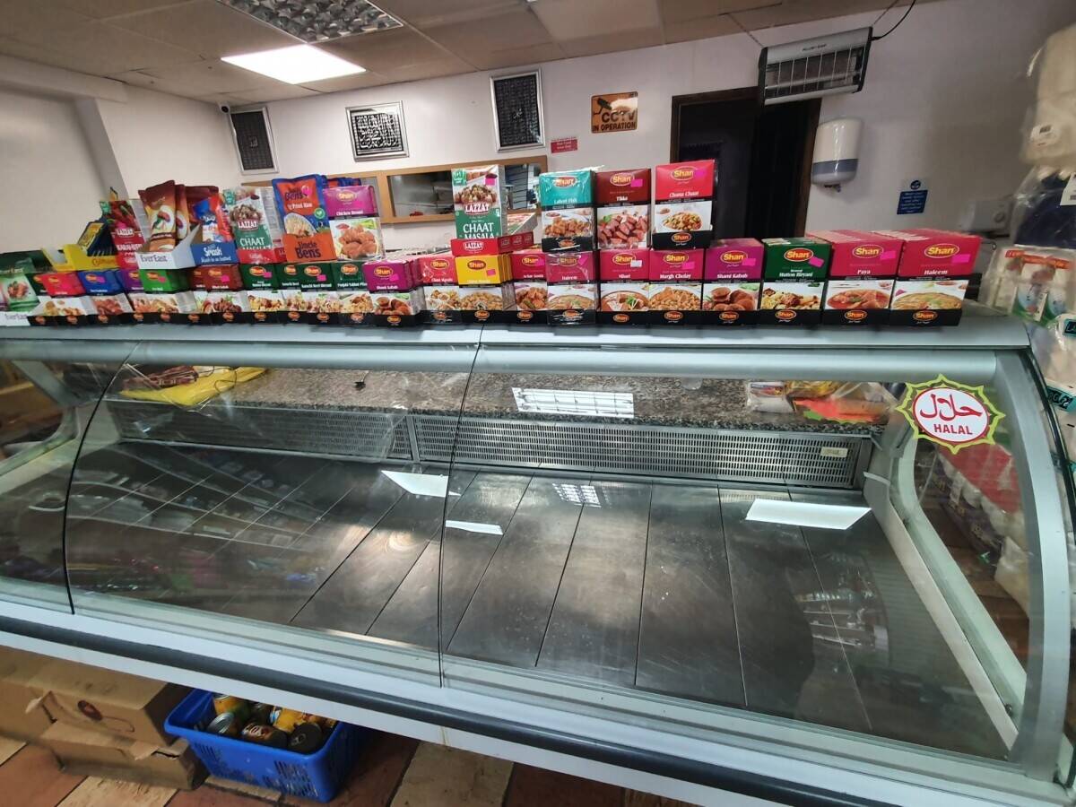 LARGE SHOP WITH STOCK REDUCED PRICE QUICK SALE LOW RENT Photo 9