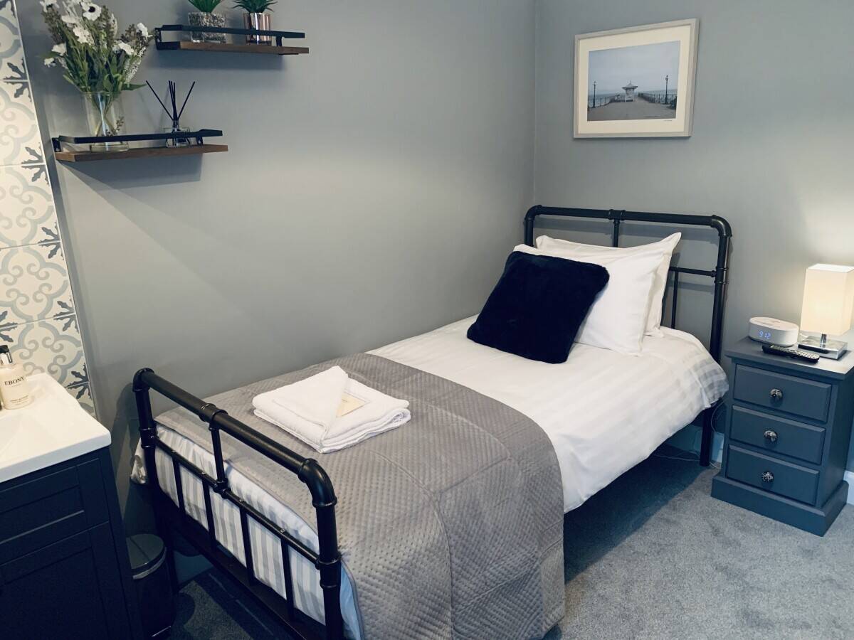 Boutique Hotel with sea views for sale in Swanage Dorset Photo 10