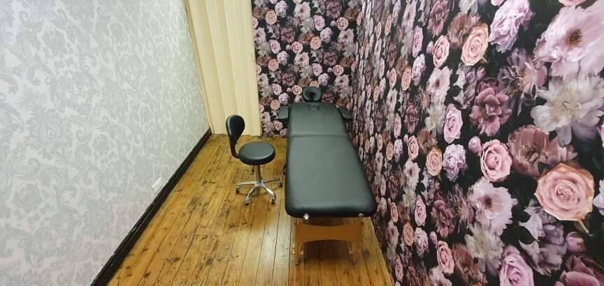 Leasehold Unisex Beauty Salon For Sale In Wakefield town centre