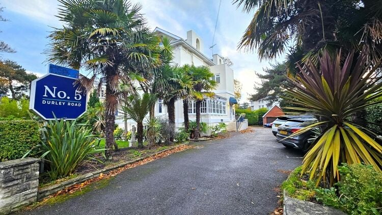 Refurbished and profitable 19 bedroom (all en-suite) limited service accommodation business on Bournemouth's renowned West Cliff Photo 10