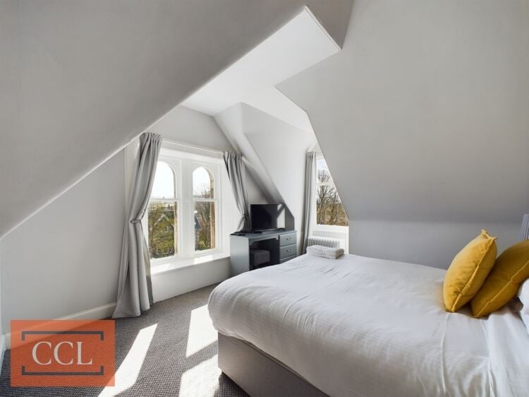 Popular and thriving nine-bedroom hotel in Kingussie Photo 10
