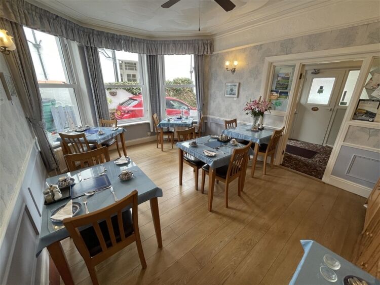 Outstanding South Devon Guest House For Sale in Paignton Photo 10
