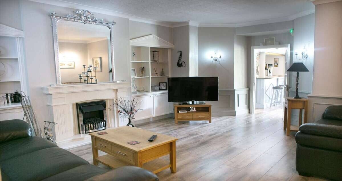 Beautiful guest house in Torquay for sale