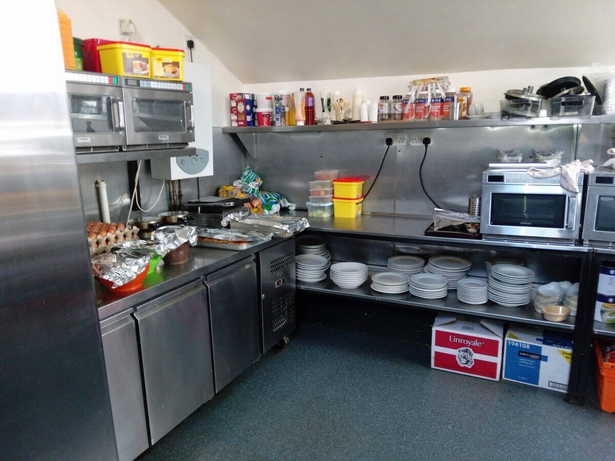 CUMBRIA – QUAYSIDE FREE HOUSE LOCATED IN WESTERN LAKES WITH STRONG NET PROFITS