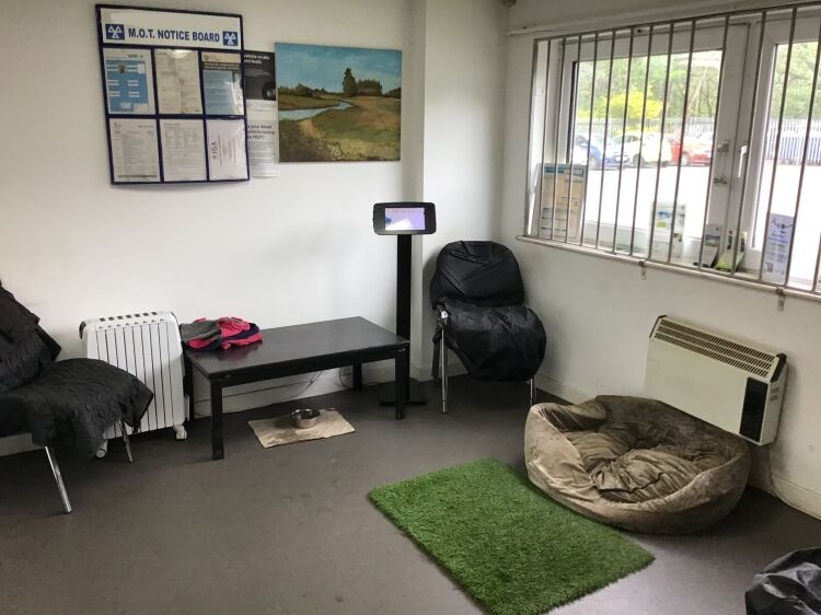 SPACIOUS GARAGE/MOT CENTRE OPPORTUNITY, CARDIFF NORTH Photo 10