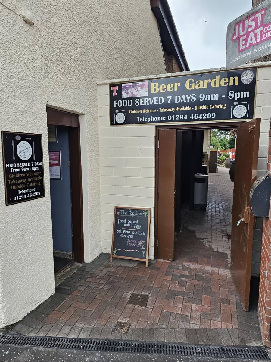 Busy North Ayrshire Village Inn with 4 bed flat close to all amenities