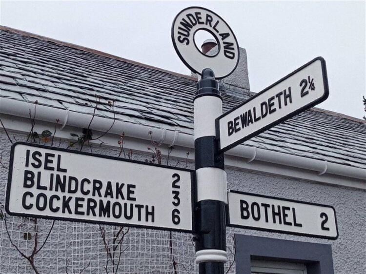 SPECIALIST RESTORATION AND MAINTENANCE OF HISTORIC / TRADITIONAL ROAD SIGNAGE Photo 10