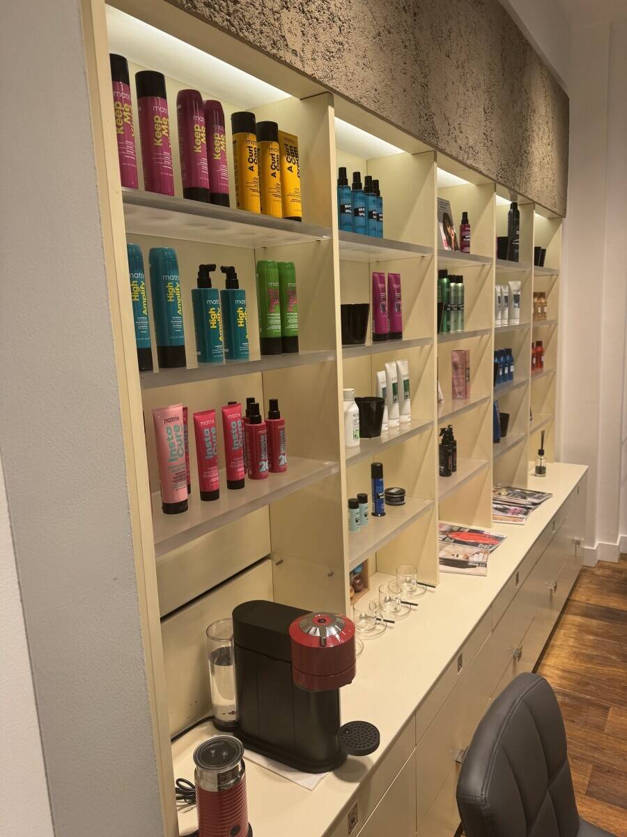 Unisex hair salon for sale in Central London Photo 10