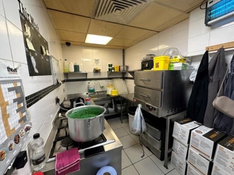 Leasehold Fish & Chip & Pizza Takeaway Located In Nuneaton Photo 10
