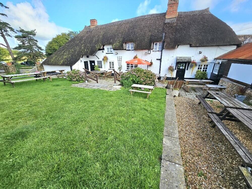 Well Presented Thatched Character Detached Devon Village Inn With 3 Bedroom Accommodation Photo 10