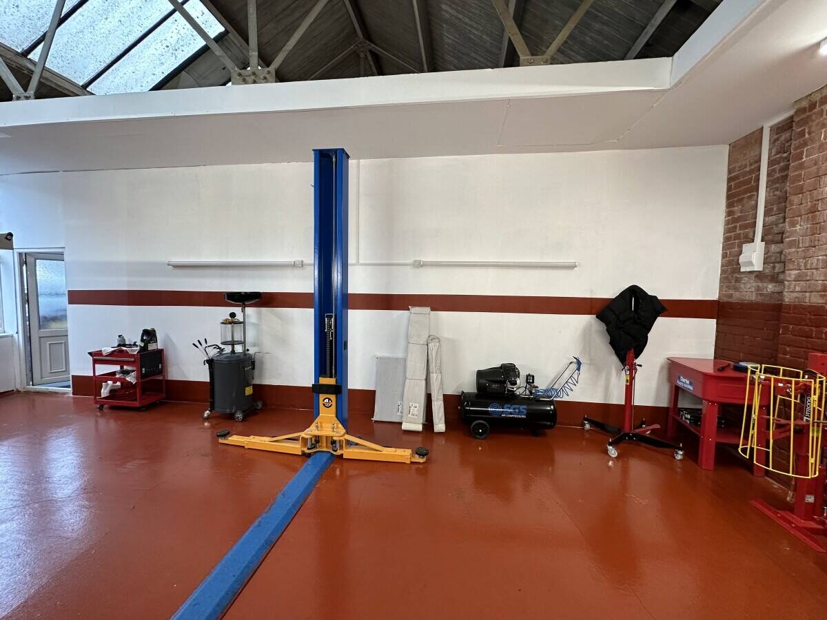 Car Sales w Garage In Nottingham for sale