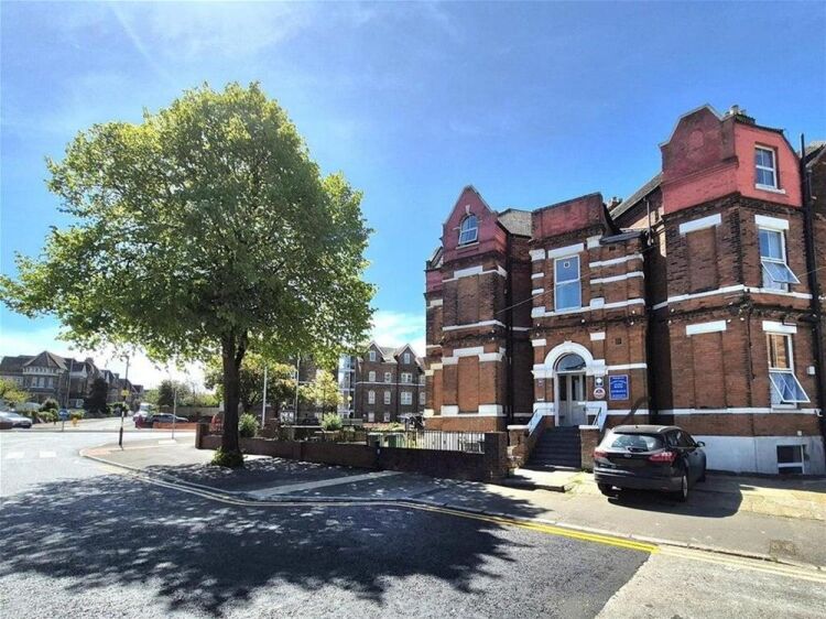 FREEHOLD
GUEST  HOUSE