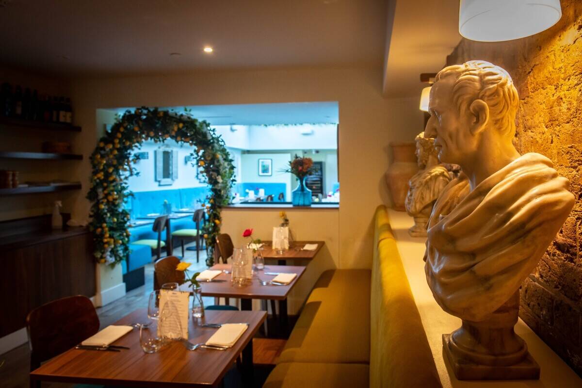 ITALIAN RESTAURANT & COCKTAIL BAR FULLY LICENSED IN A PRIME LOCATION WEST LONDON
