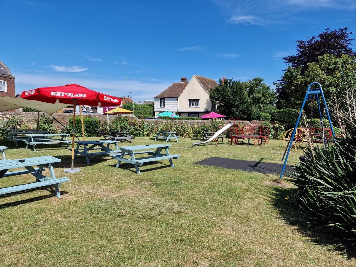 Popular out-of-town pub lease for sale in Northfleet