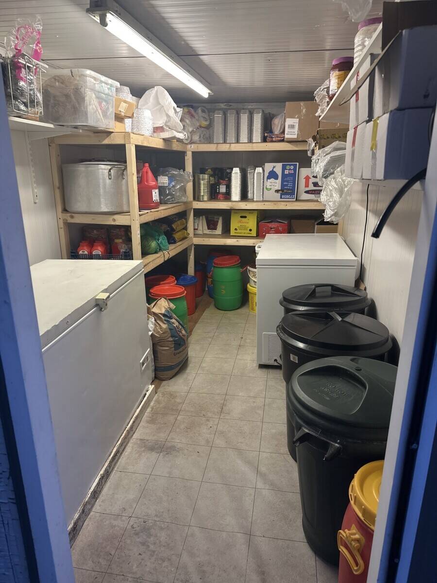 Saffron Indian takeaway in Birkenhead with 3 Bedroom Flat Photo 10