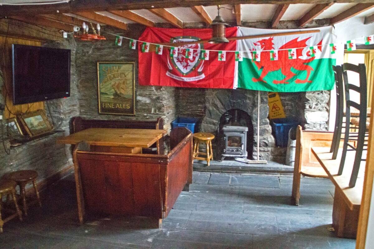 GWYNEDD - TRADITIONAL INN & RESTAURANT