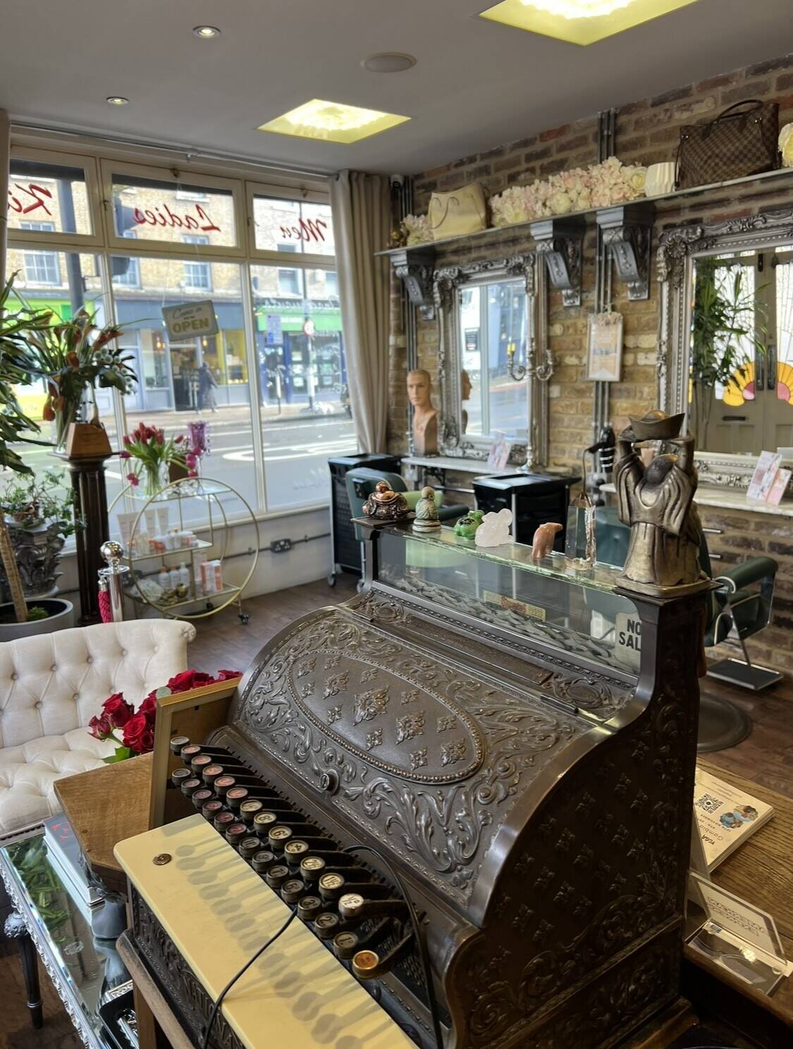 European hair and beauty salon for sale in South London Photo 8