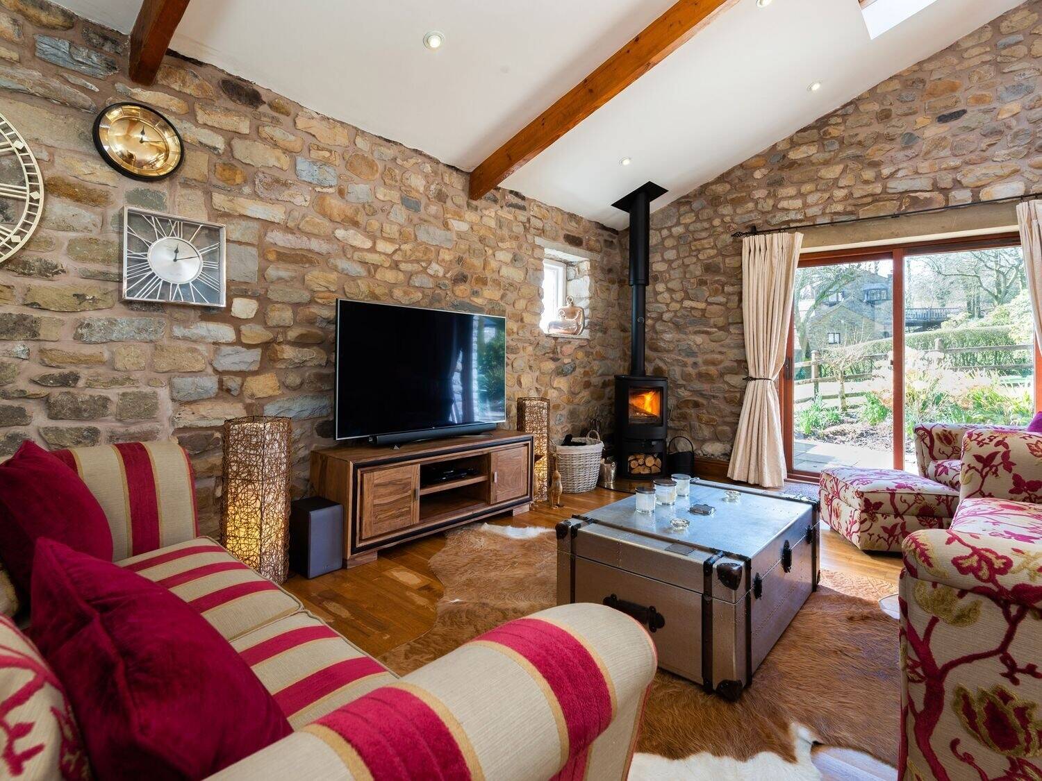 Freehold Idyllic self catering cottage with beautiful 3 bedroomed owners accommodation. Photo 10