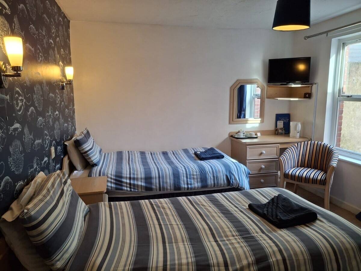 30 Bed Seafront Hotel on New Lease for Sale Weymouth Photo 10