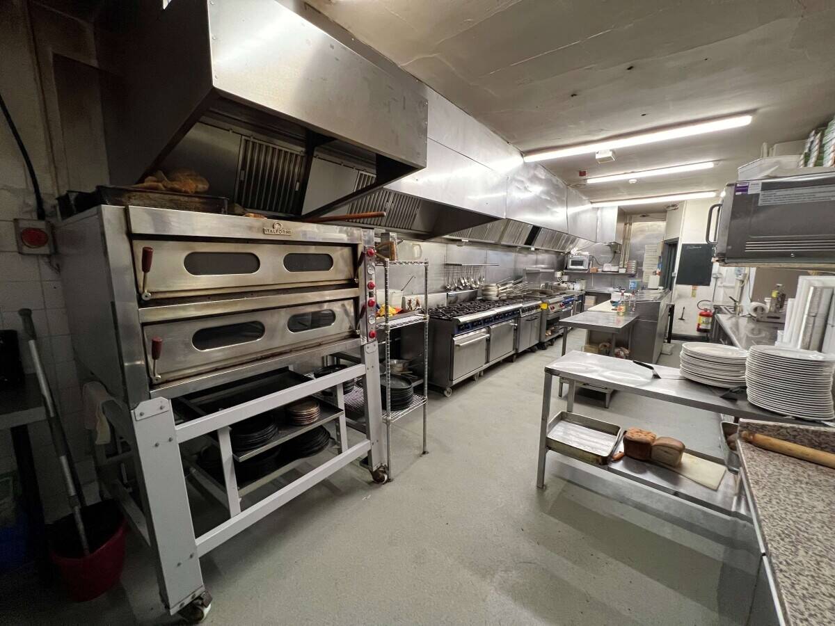 An outstanding town centre restaurant (ref 1648) Photo 10