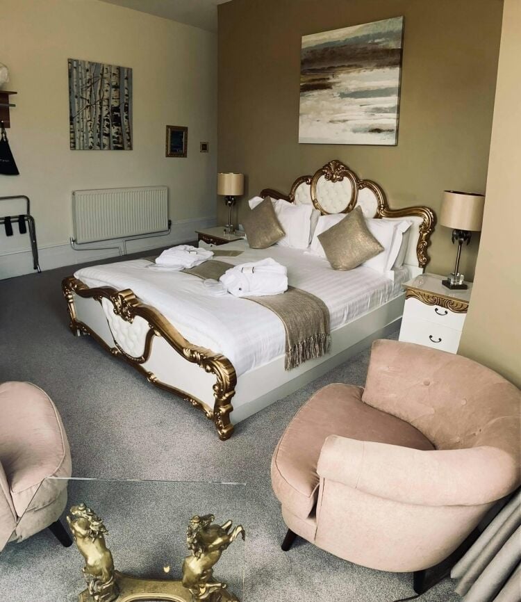 Character 4 Star Hotel & 3 Bedroom Apartment