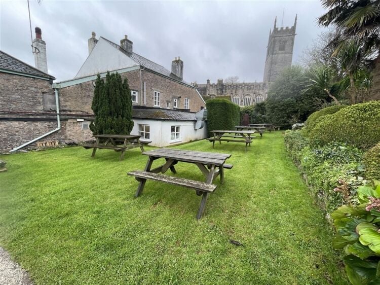 One of Devon’s Finest Country Pubs For Sale in Paignton