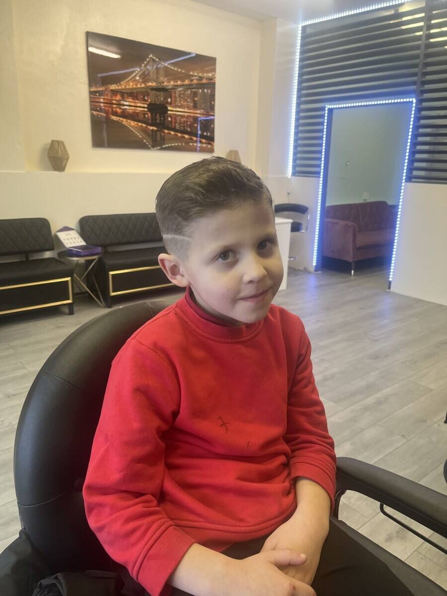 Unisex barber & hair salon is currently available for purchase in Calne Wiltshire Photo 10