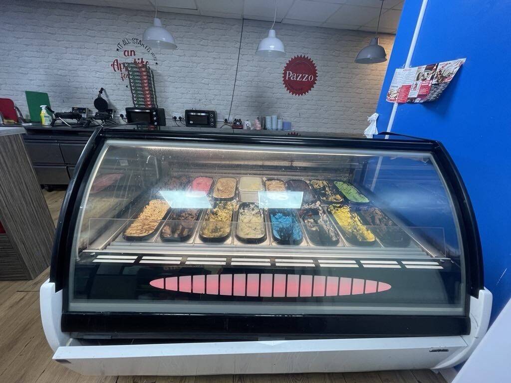 Takeaway & Desserts for sale, spacious workspace allowing alternative uses