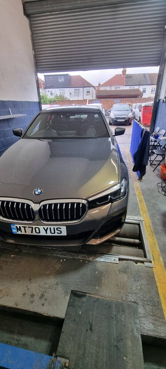 Running MOT Car Garage in West London, Highly profitable Commercial area