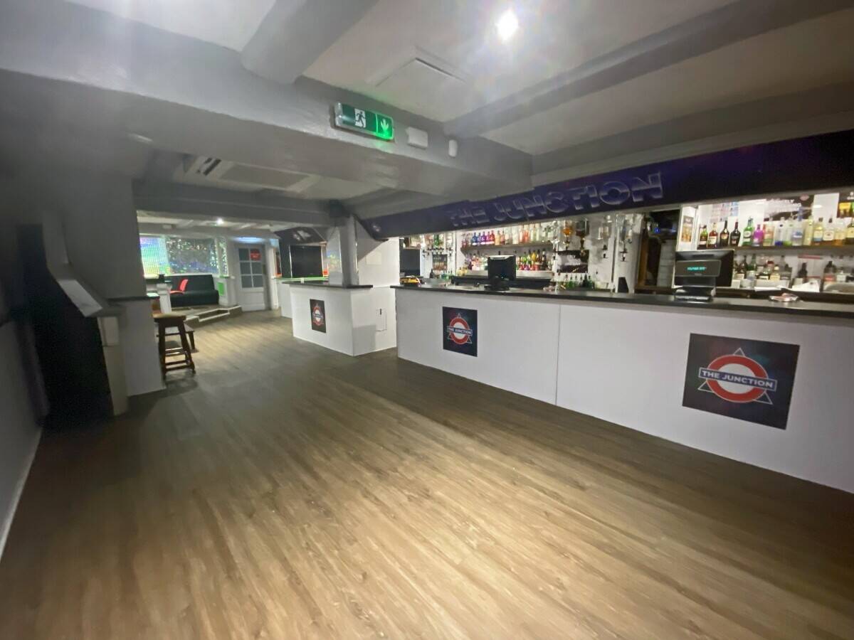 CUMBRIA - TOWN CENTRE BAR WITH THREE SELF-CONTAINED FLATS Photo 10