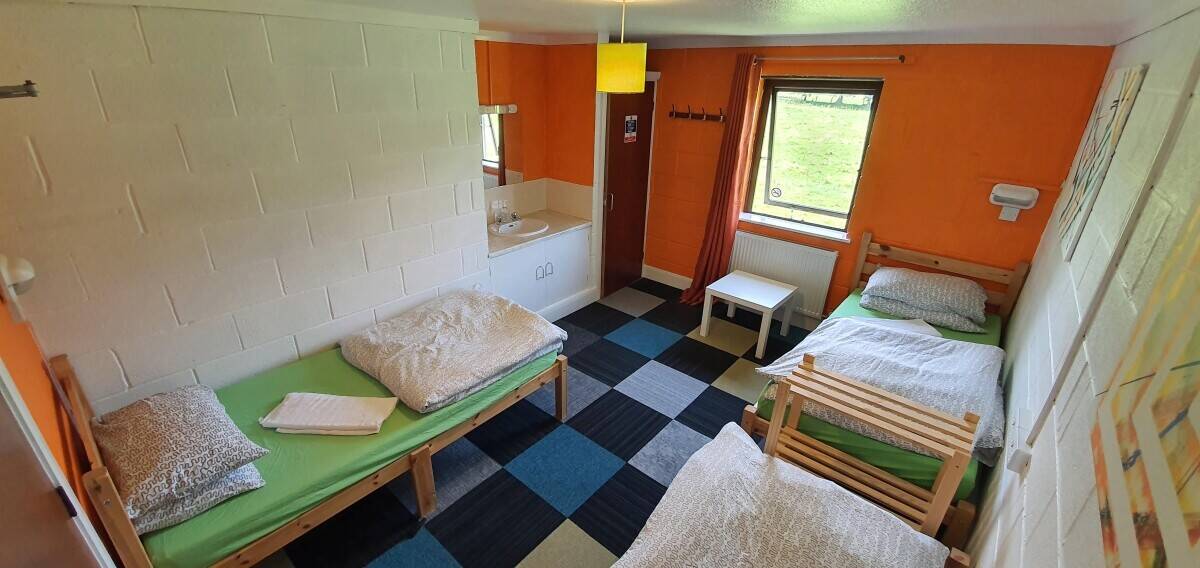GWYNEDD - 19 BEDROOM HOSTEL AND CAMPSITE ON THE FRINGES OF SNOWDONIA NATIONAL PARK