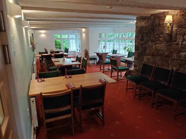 PEMBROKESHIRE - 10 BEDROOM 17TH CENTURY RIVERSIDE INN
